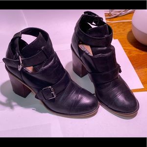 Cameron Bootie size 7